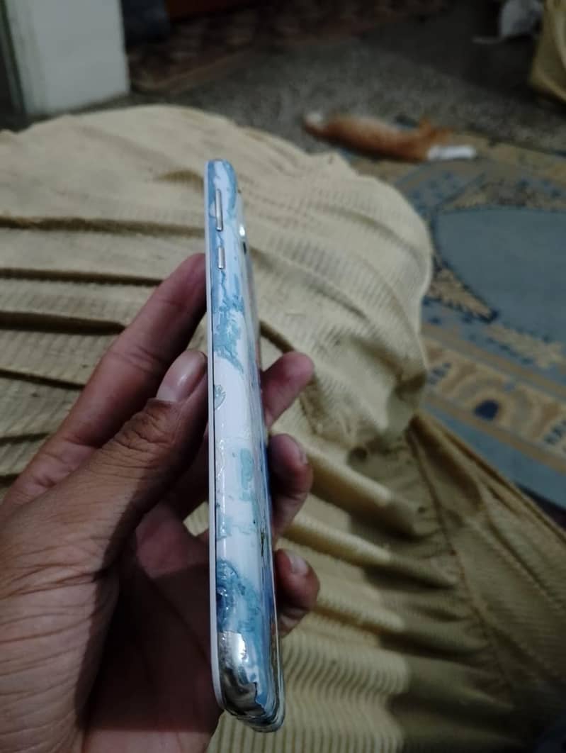 Sharp Aquos R2 2