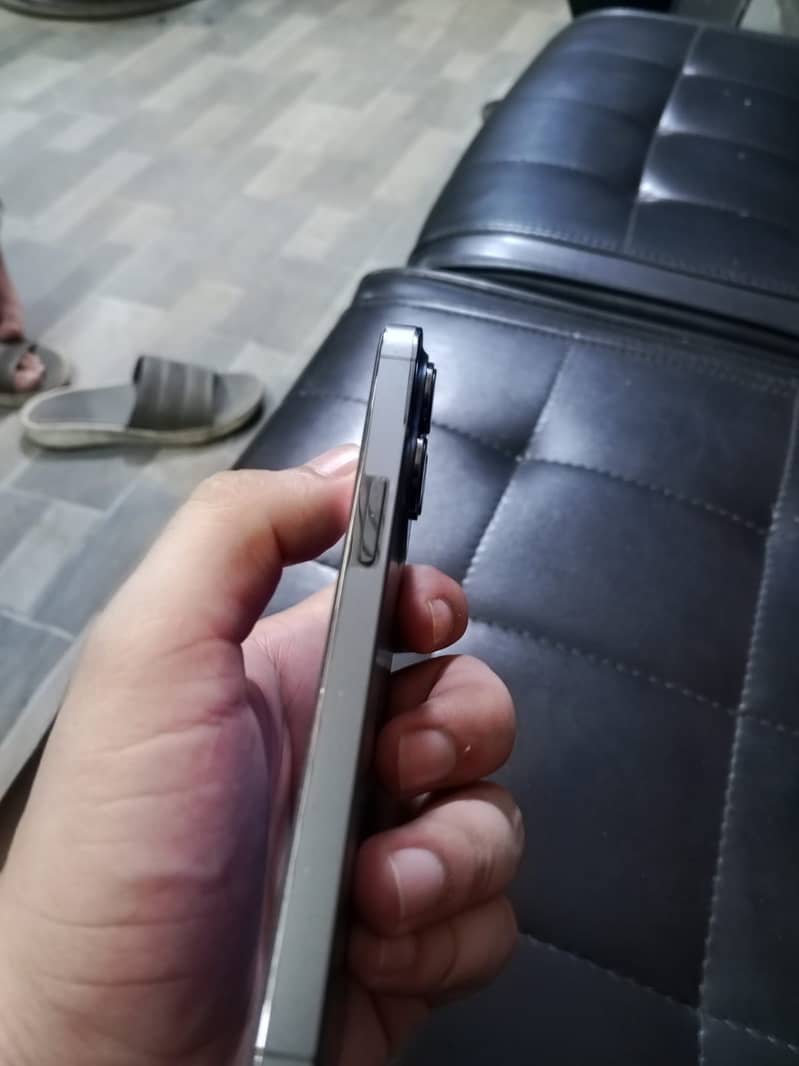 Apple iPhone 13 Pro 2