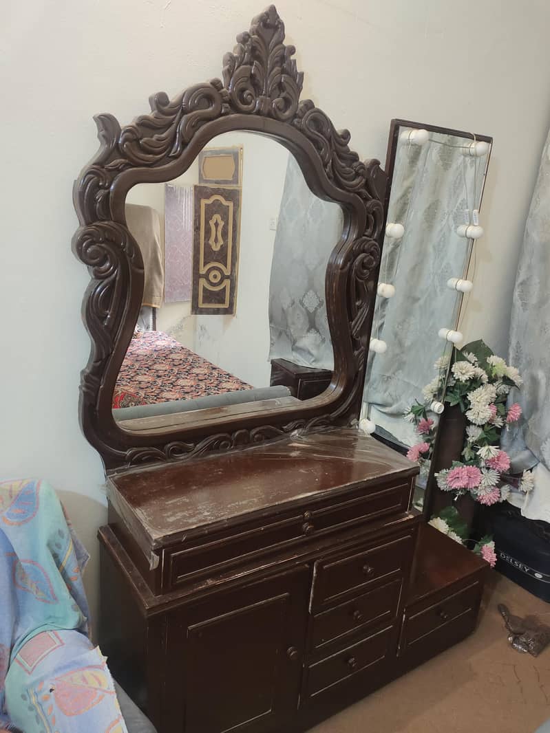 Dressing Table 0
