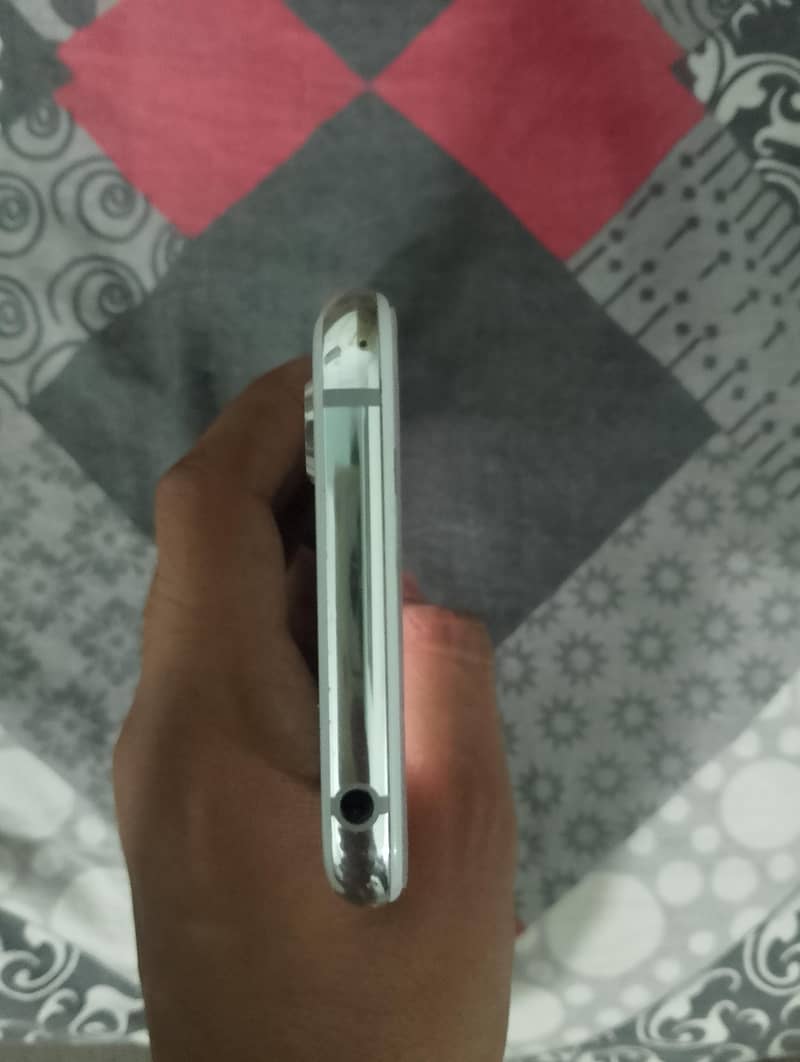 Sharp Aquos R2 2