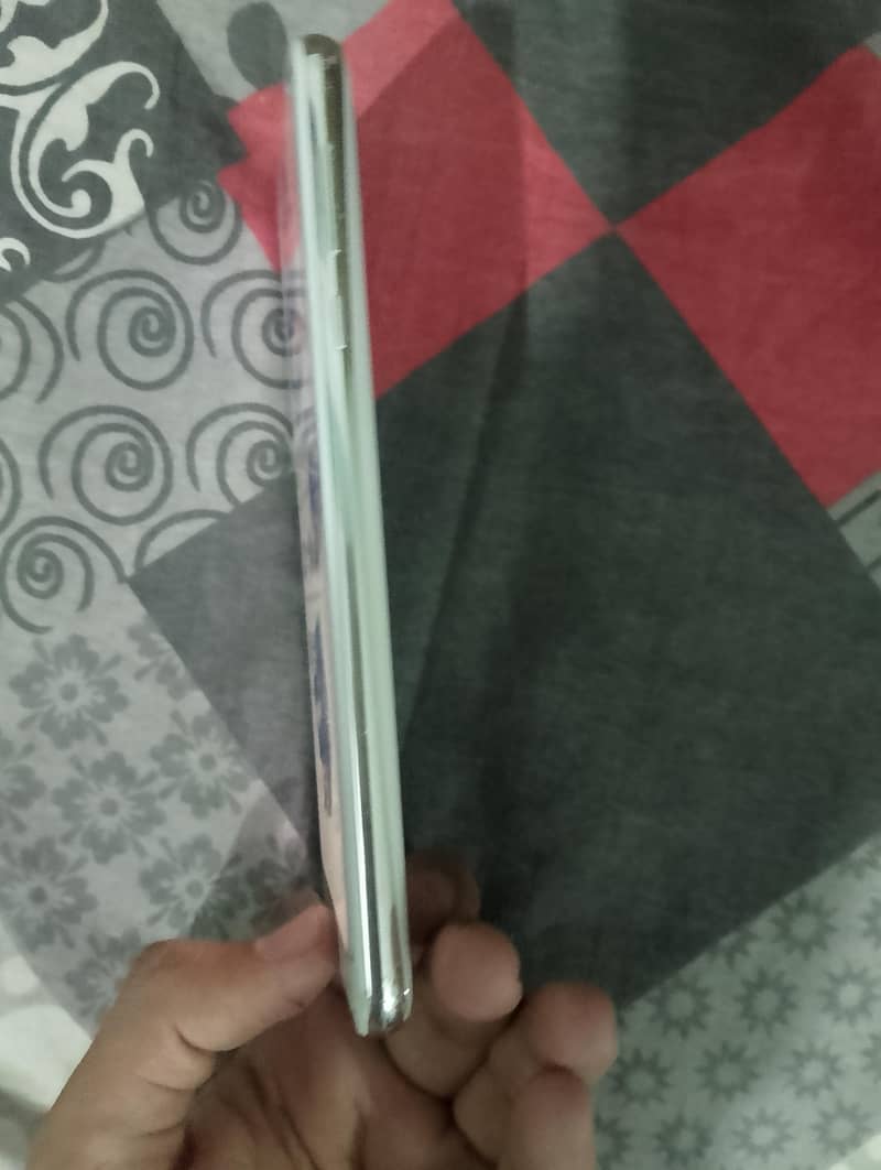 Sharp Aquos R2 3