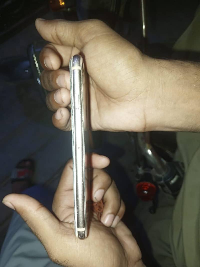 Apple iPhone 8 3