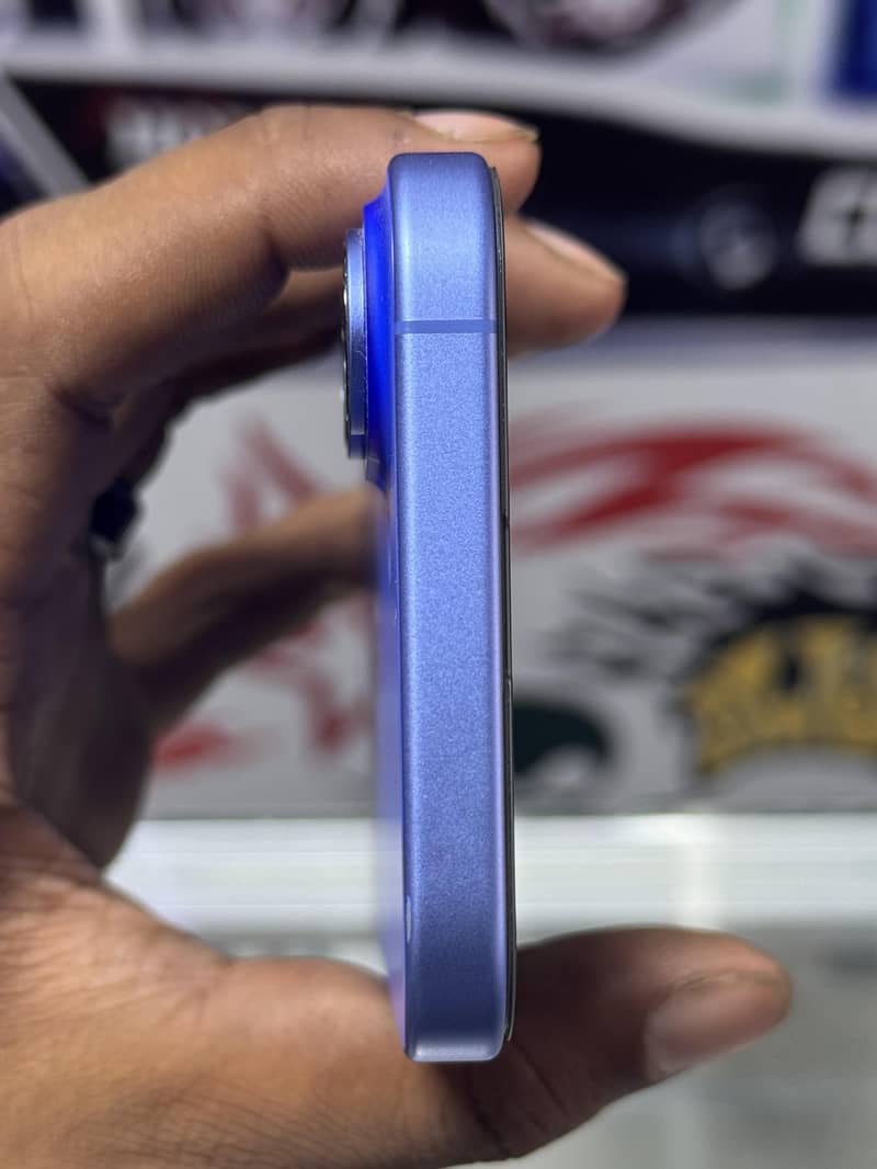 Apple iPhone 16 2