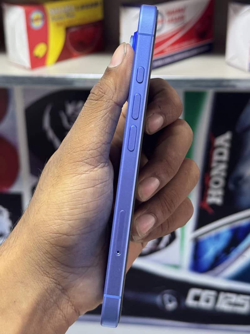 Apple iPhone 16 3