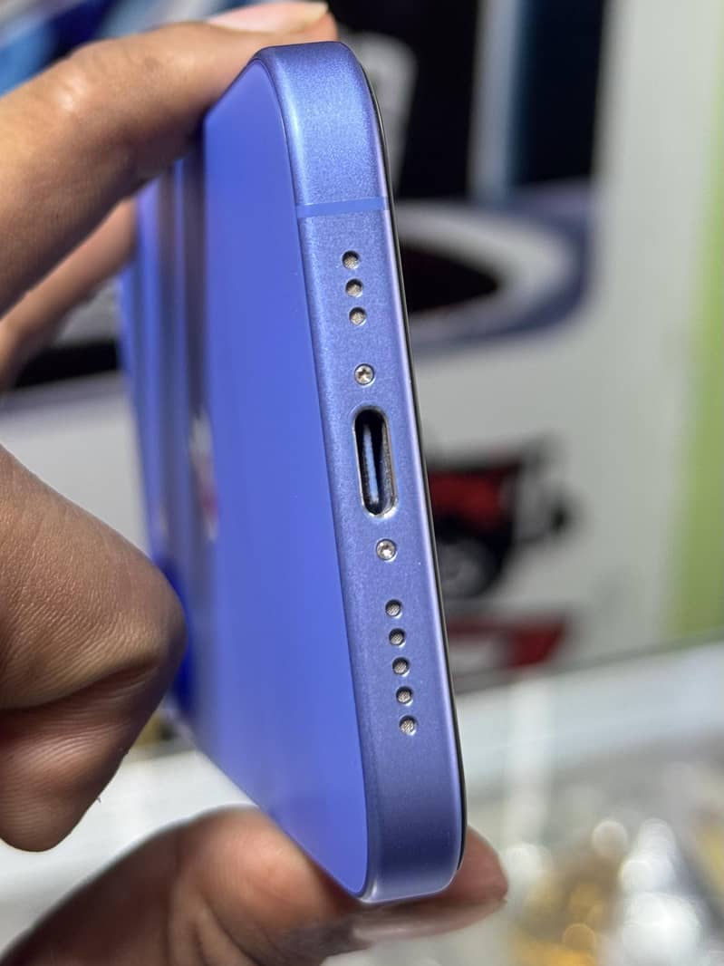 Apple iPhone 16 5