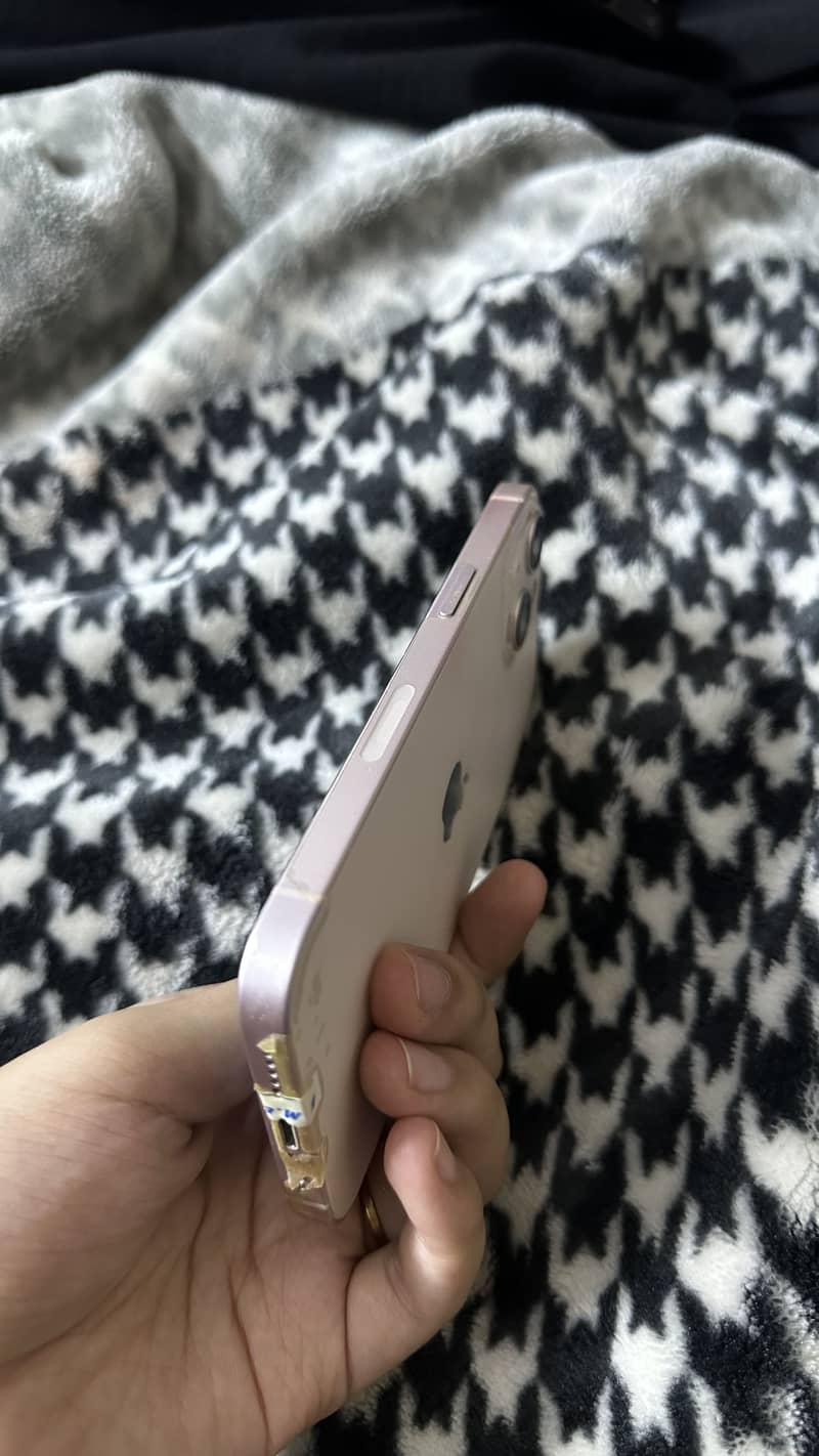 Apple iPhone 13 4