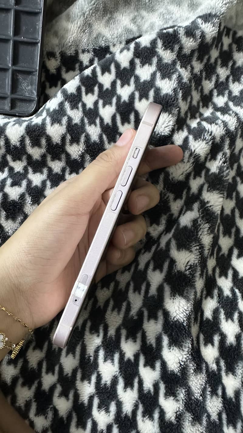 Apple iPhone 13 6