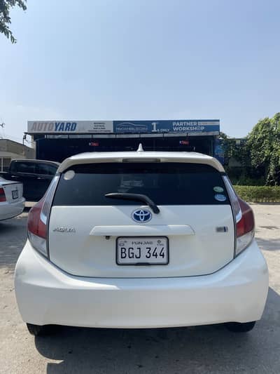 2014 by 15 modal Toyota Aqua available for SELL  03159642140