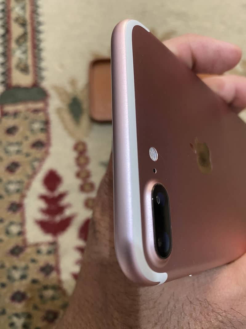 Apple iPhone 7 Plus 1