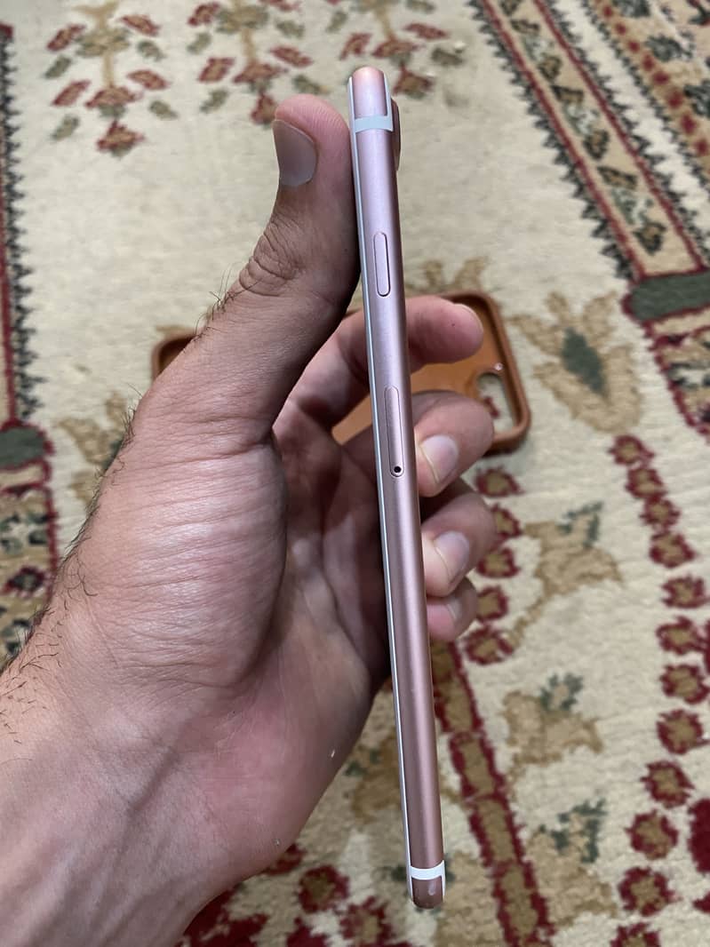 Apple iPhone 7 Plus 3