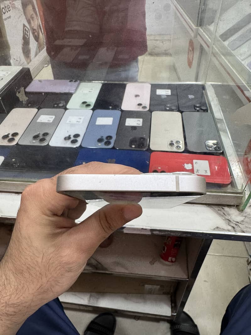 Apple iPhone 13 4