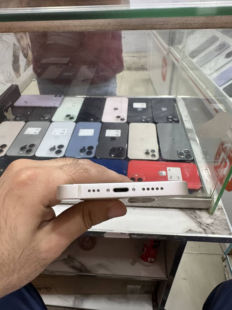 Apple iPhone 13 5
