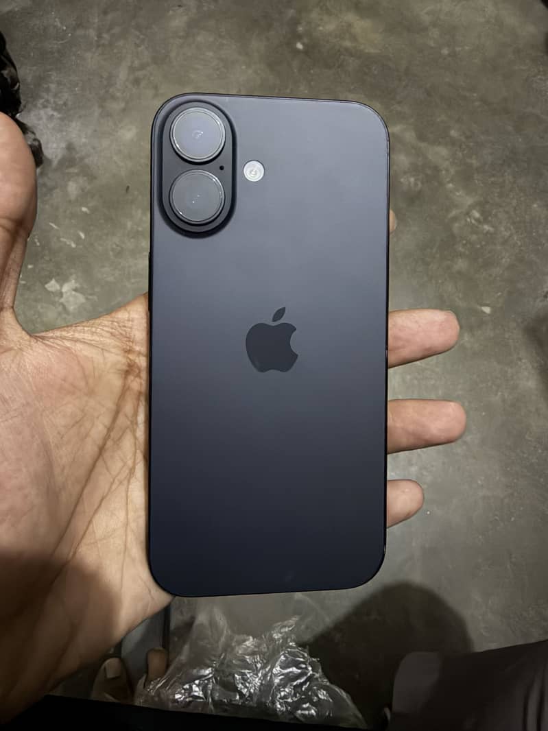 Apple iPhone 16 2