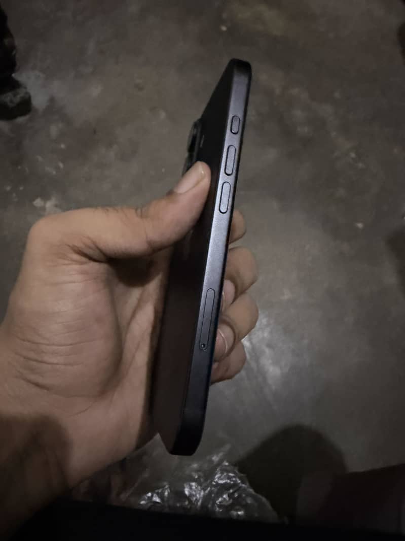 Apple iPhone 16 3