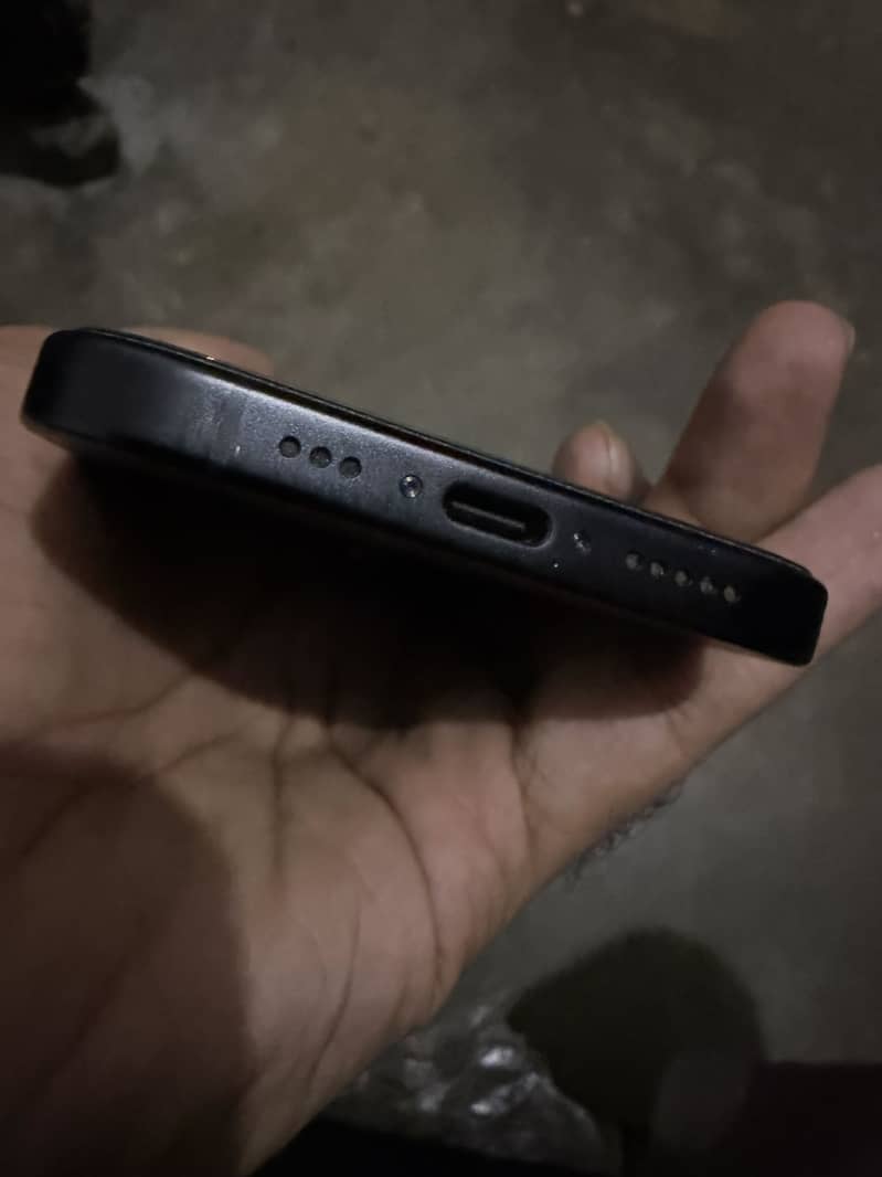 Apple iPhone 16 4