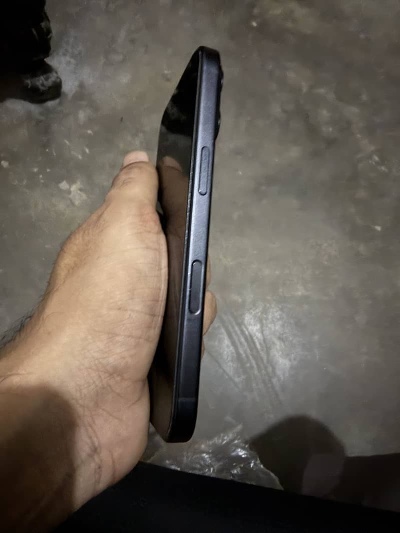Apple iPhone 16 5