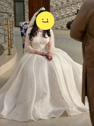 Luxury White Bridal Maxi Wedding Gown with Long Veil – Used