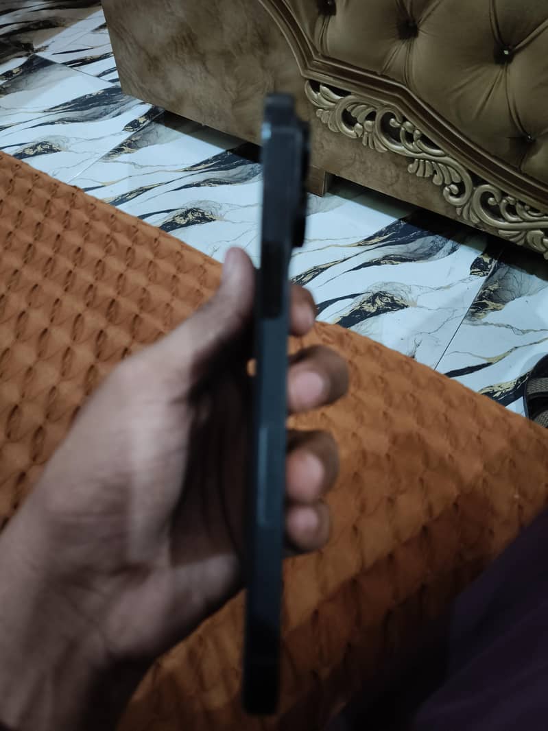 Apple iPhone 14 Pro Max 1