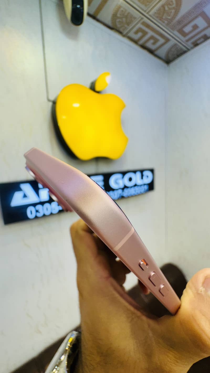 Apple iPhone 15 plus 4