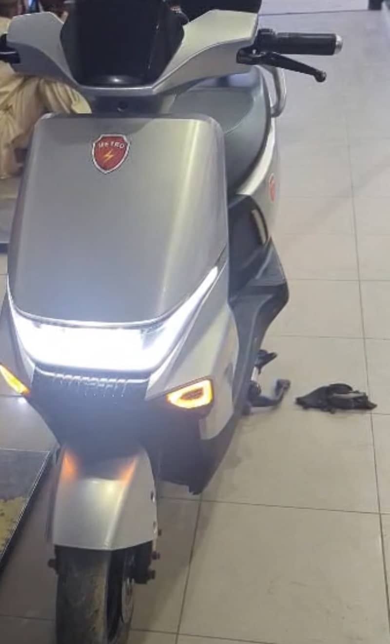 Metro E Bike 2