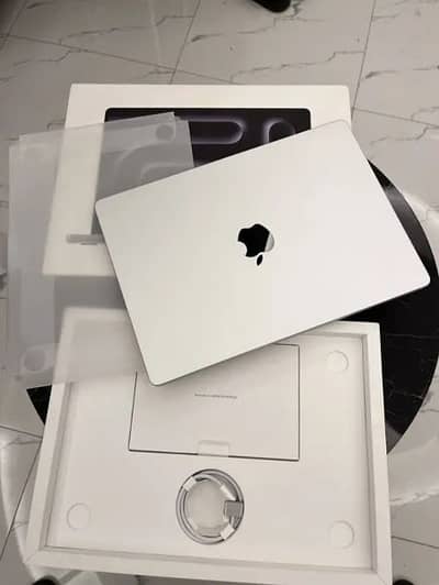 MacBook Pro M2 Max 1TB SSD ( M1.2. 3.4pro. Air. Max