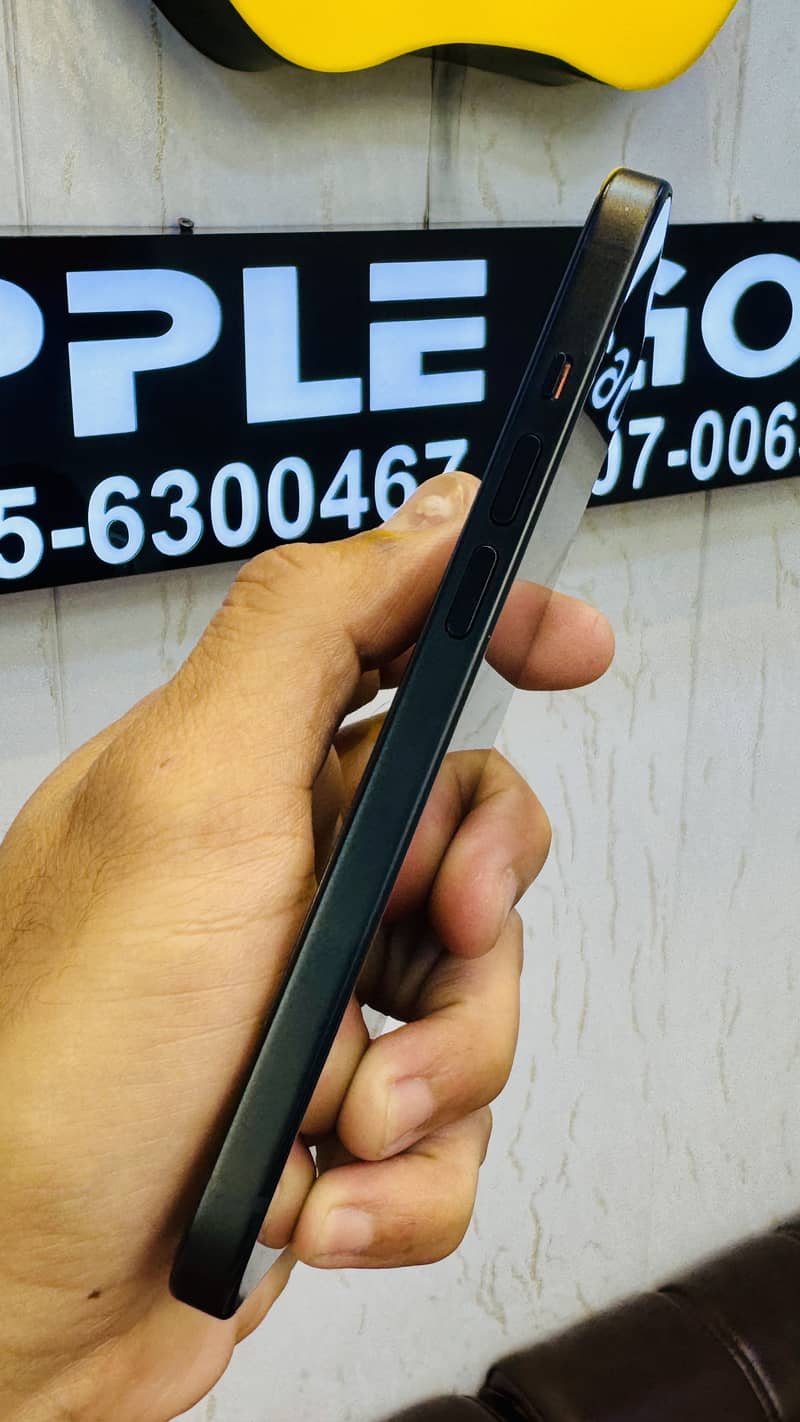 Apple iPhone 15 3