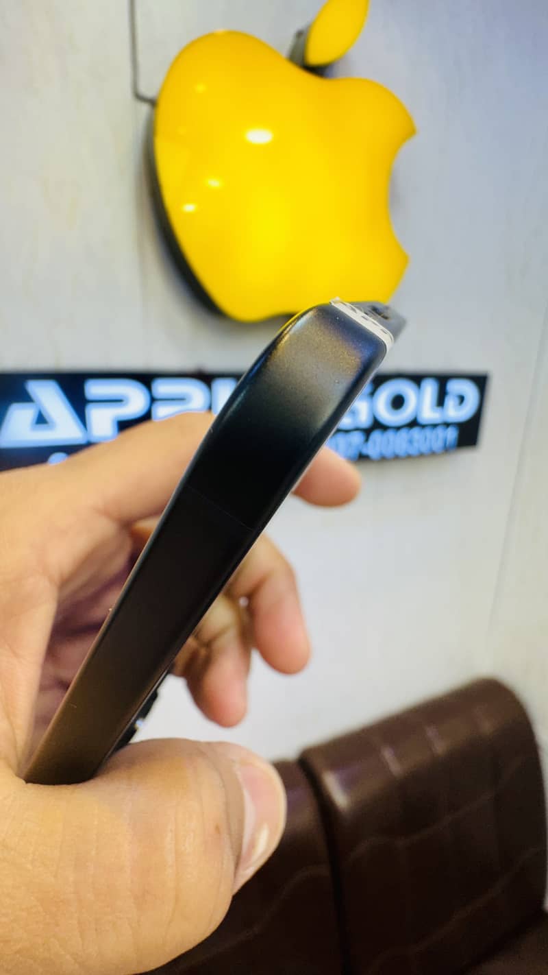 Apple iPhone 15 7