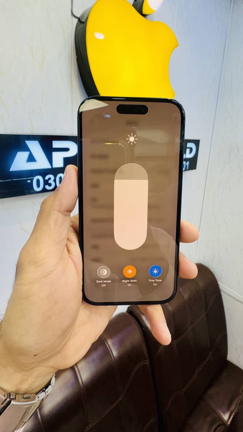 Apple iPhone 15 13