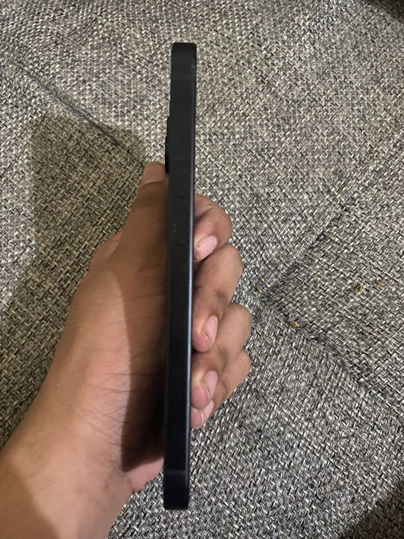 Apple iPhone 15 4