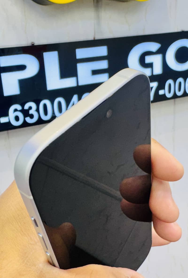 Apple iPhone 15 8