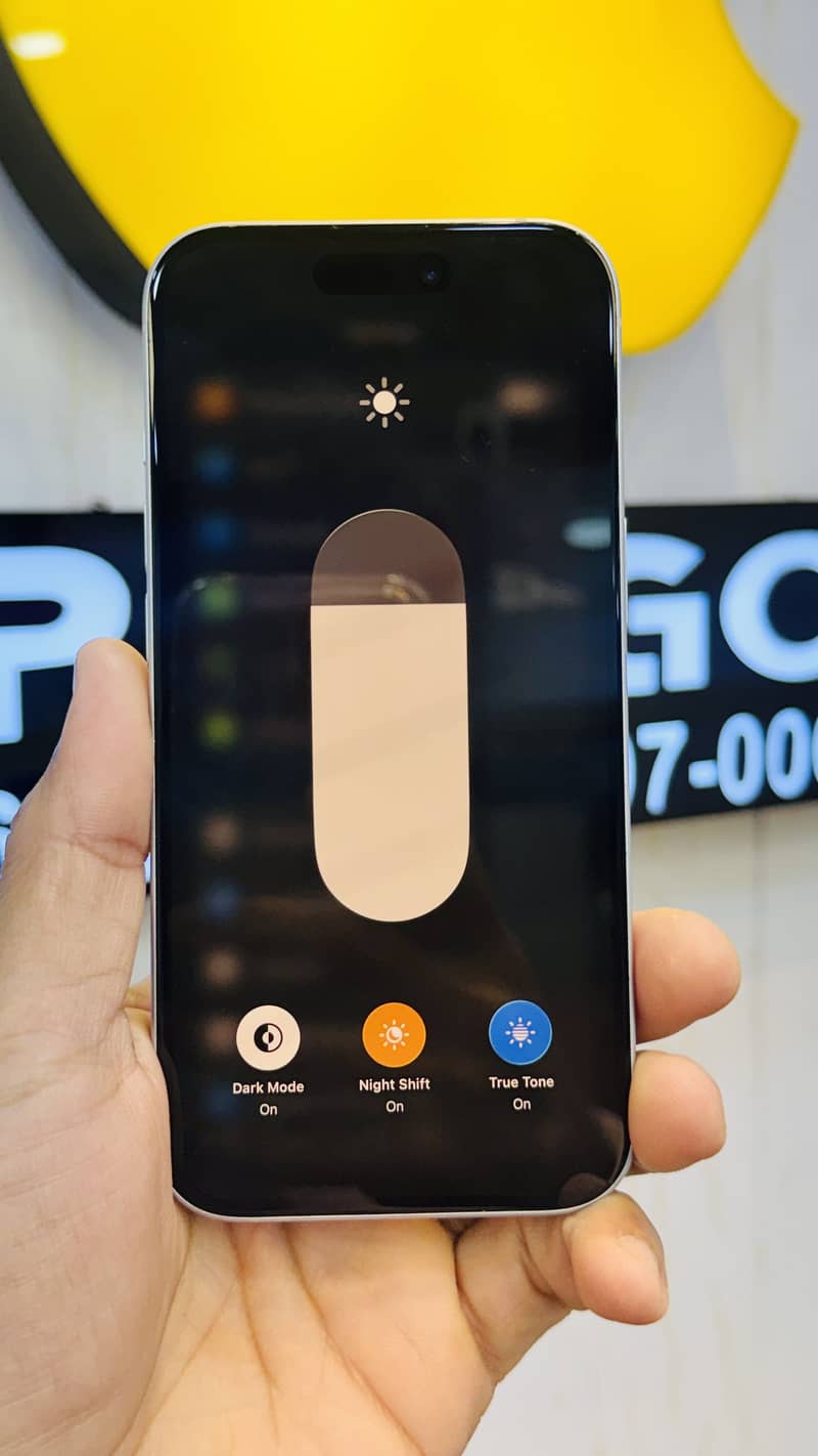 Apple iPhone 15 12