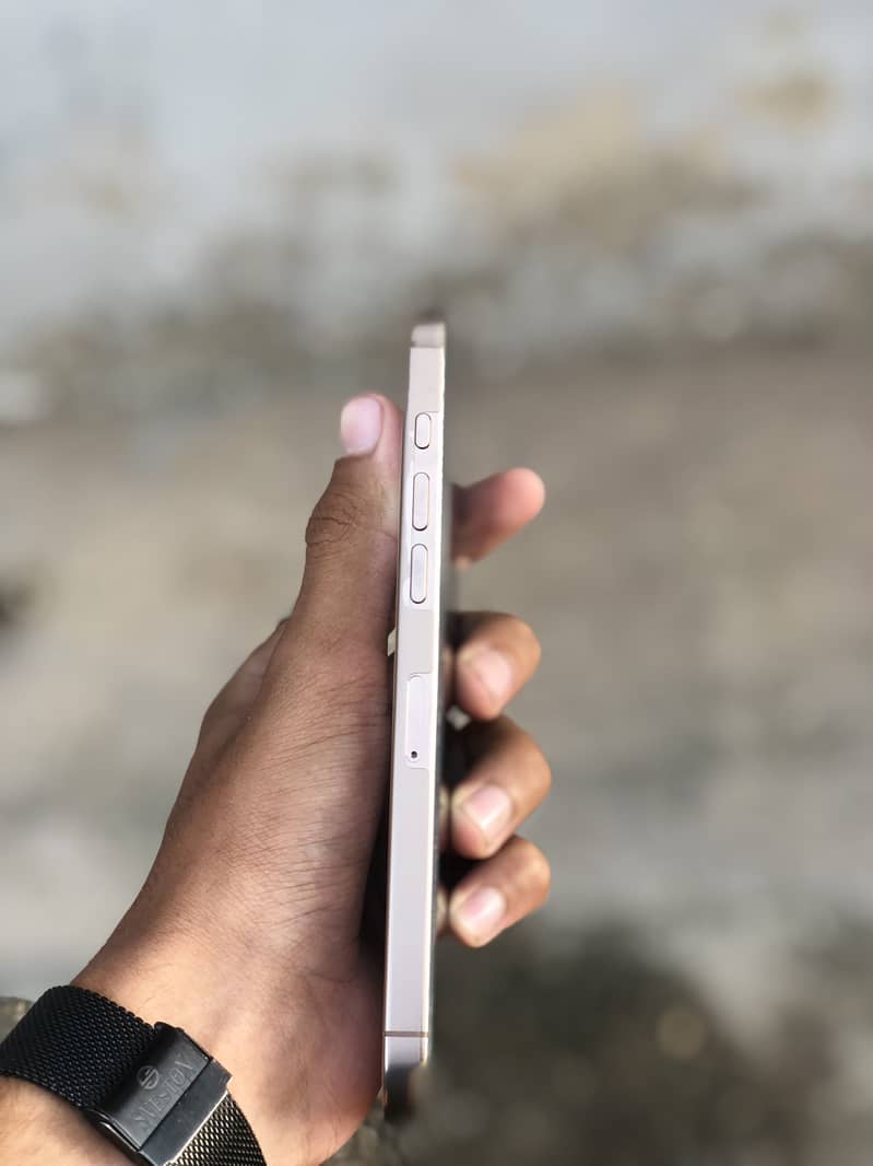 Apple iPhone 16 Pro Max 1