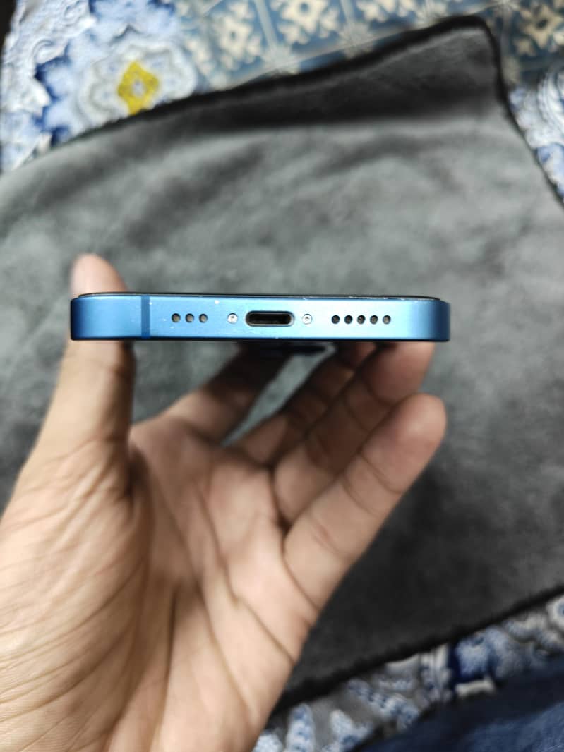 Apple iPhone 13 4