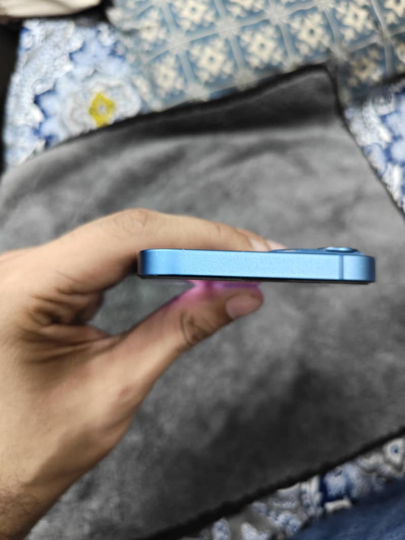 Apple iPhone 13 5
