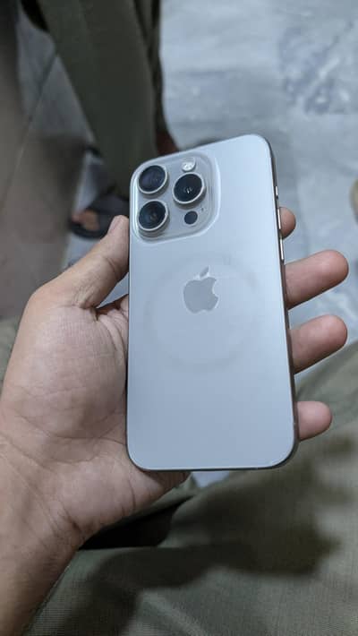 IPhone 15 pro 128gb jv natural titanium condition 10 10