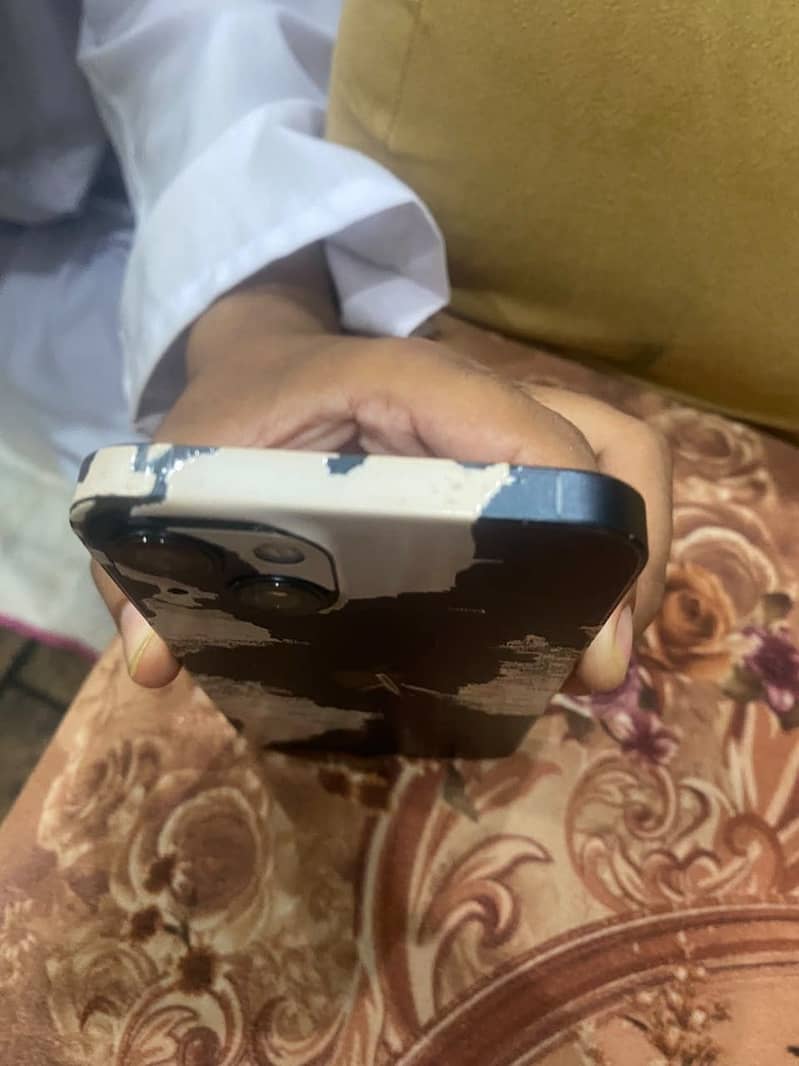 Apple iPhone 13 4
