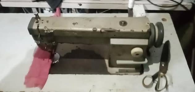 Sewing Machine with Sarvo Motor