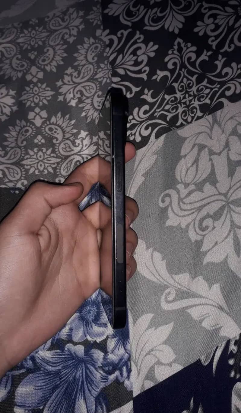 Apple iPhone 15 3