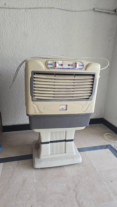 Asia Plastic Body Room Cooler with Pedestal Stand