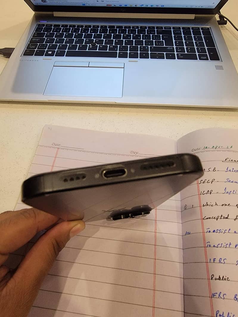 Apple iPhone 16 Pro Max 2
