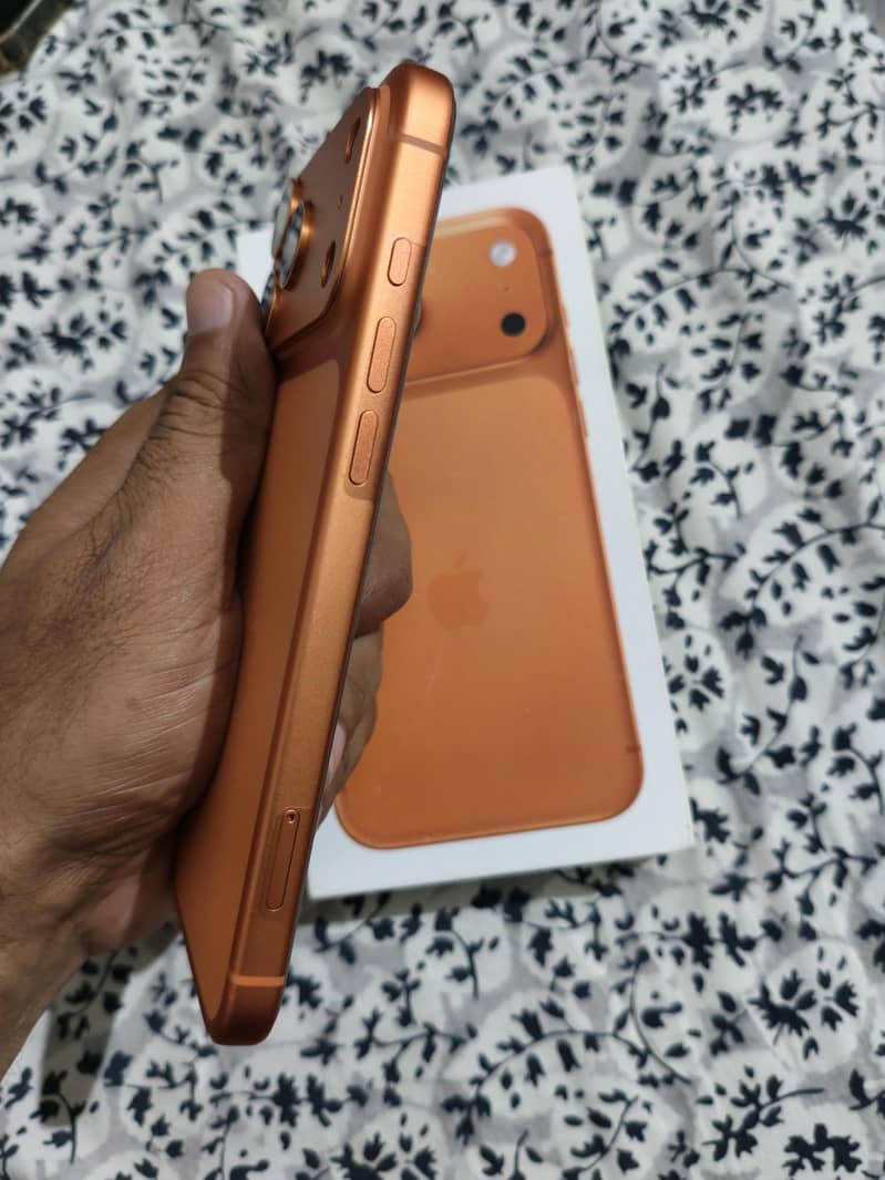 Apple iPhone 17 Pro Max 4