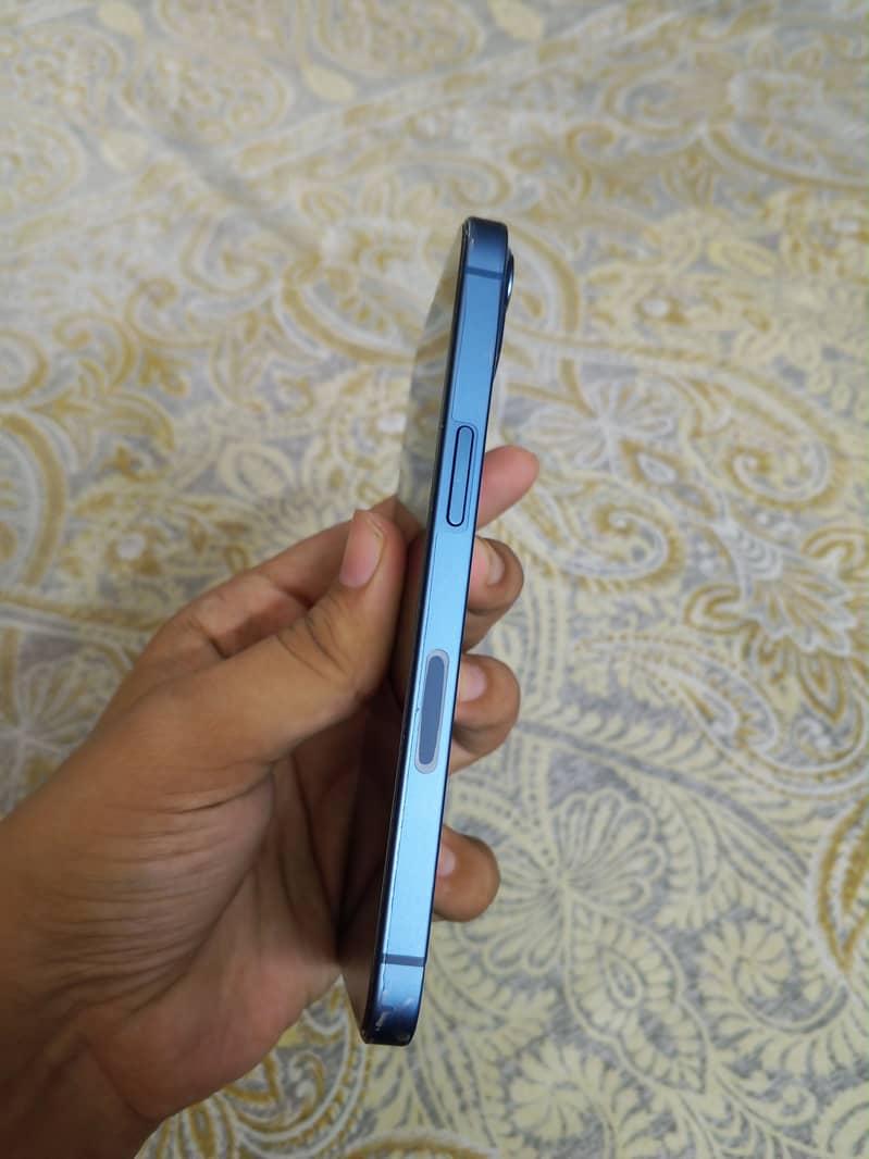 Apple iPhone 13 3