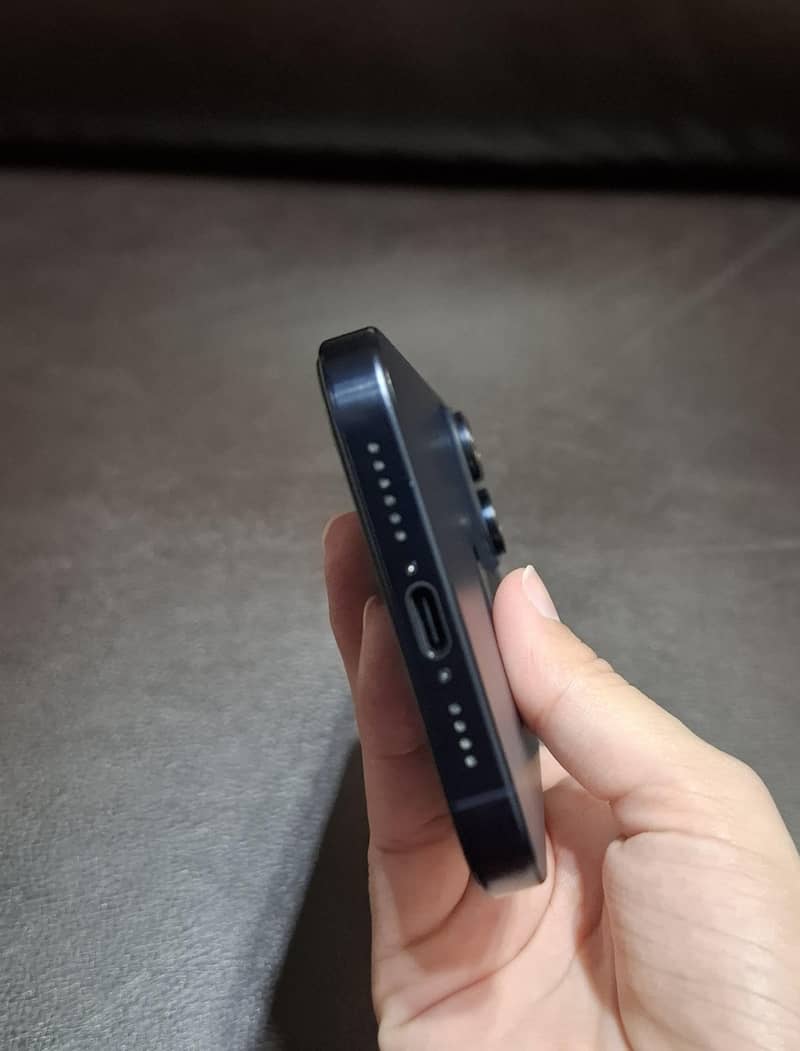 Apple Iphone 15 Pro Max 5