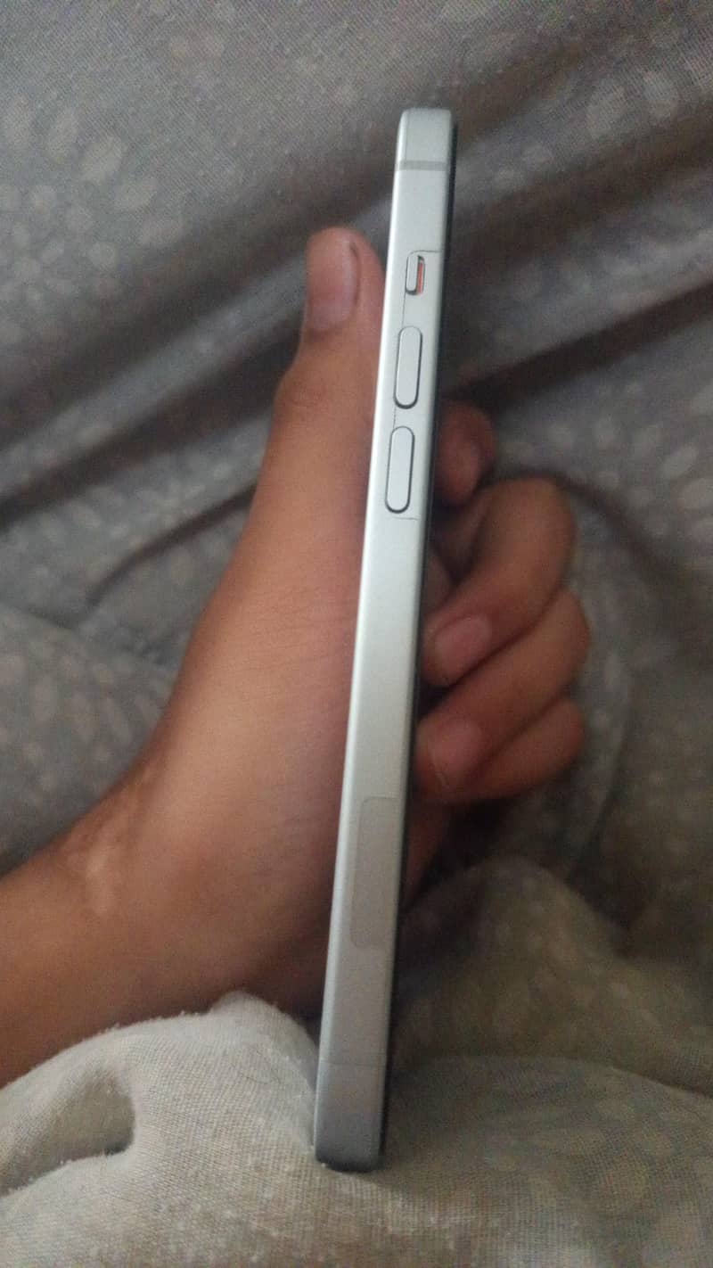Apple iPhone 15 3