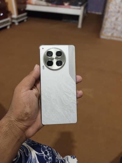 Tecno CAMON 30