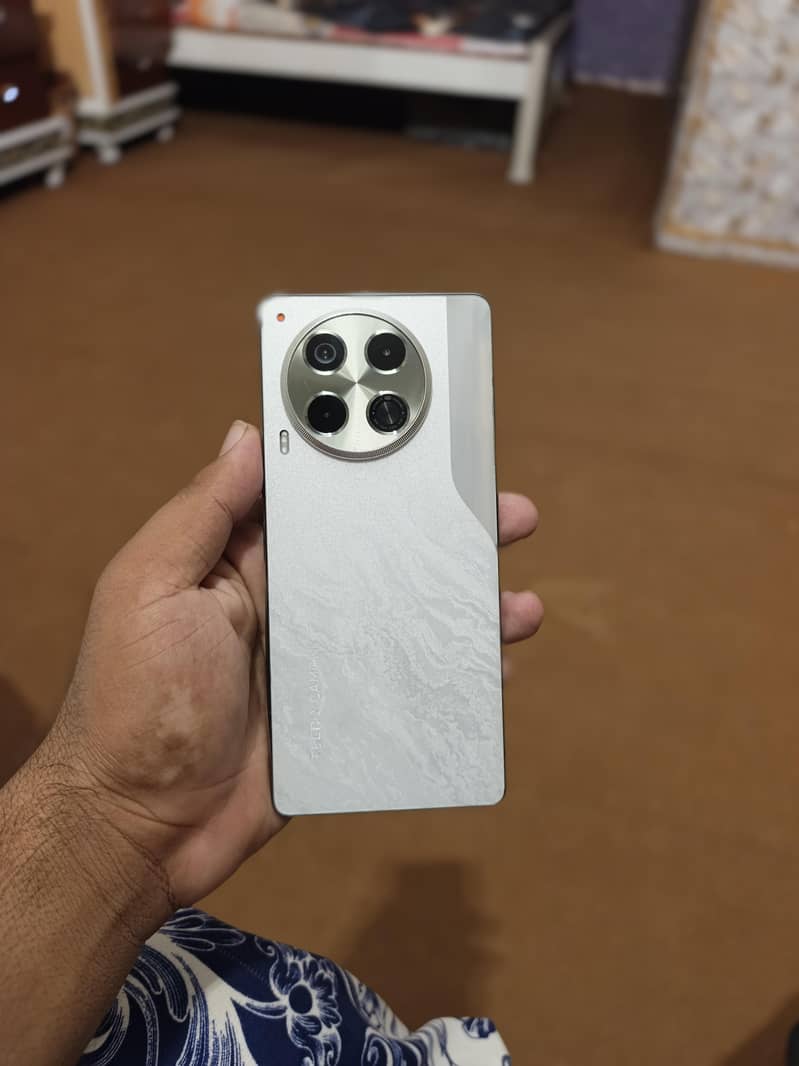Tecno CAMON 30 0