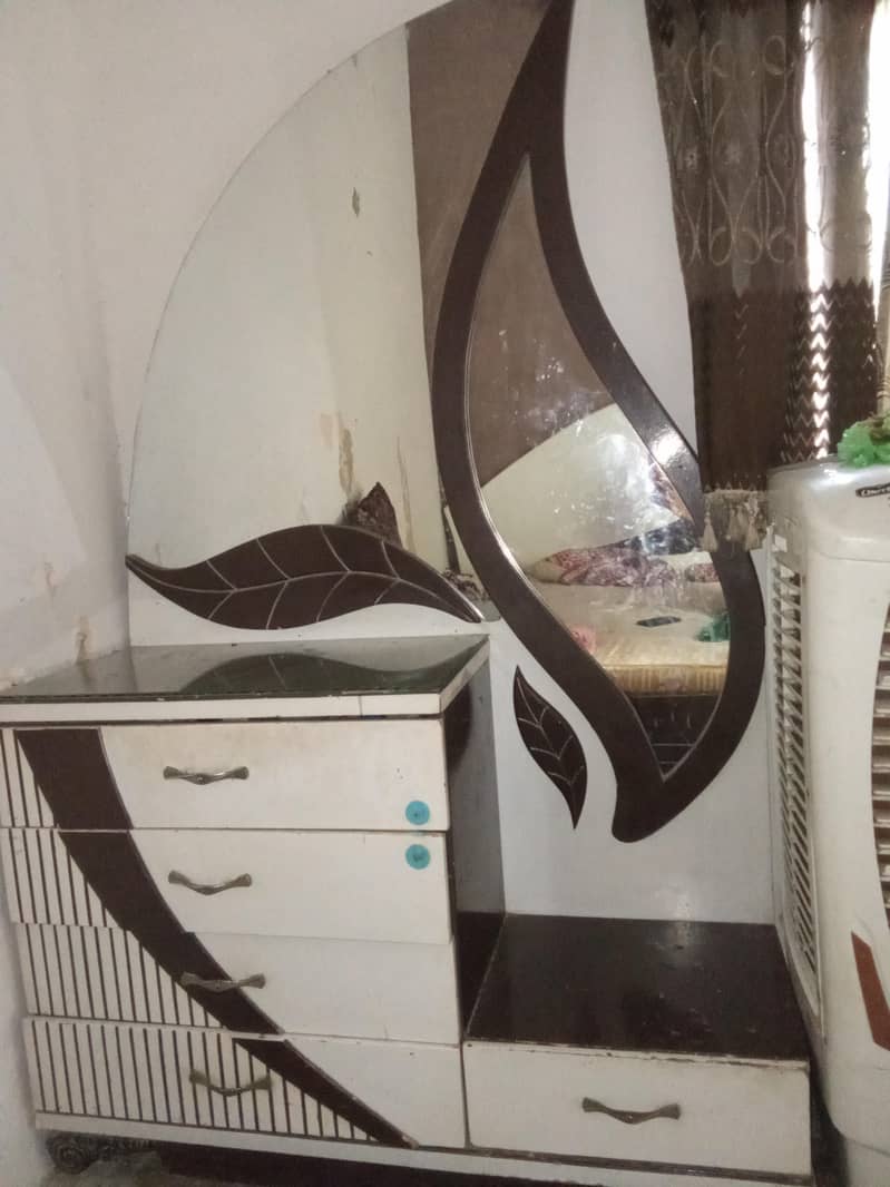 bed room set mint condition 3