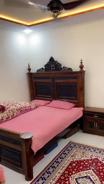 Chinyoti kikkar wooden king size bed