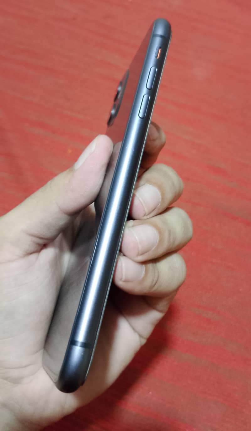 Apple iPhone 11 3
