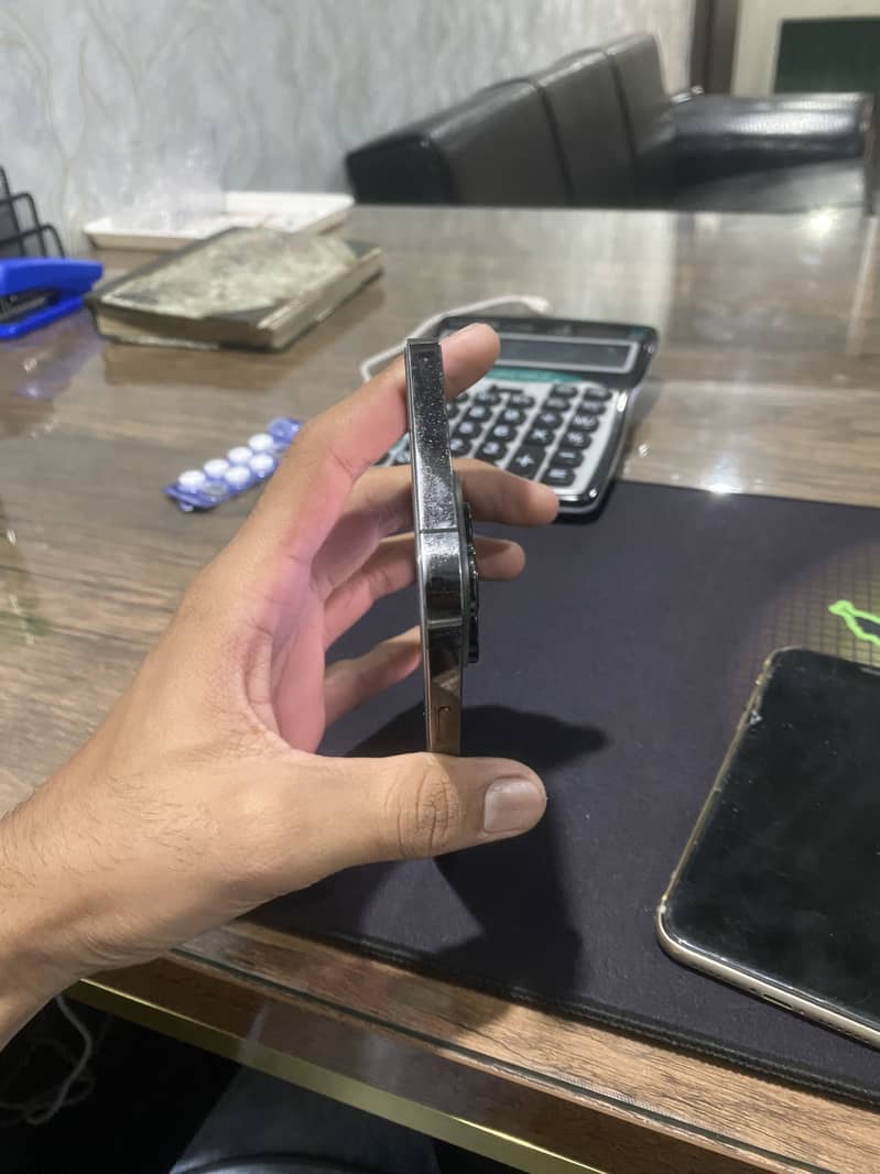 Apple iPhone 13 Pro Max 4